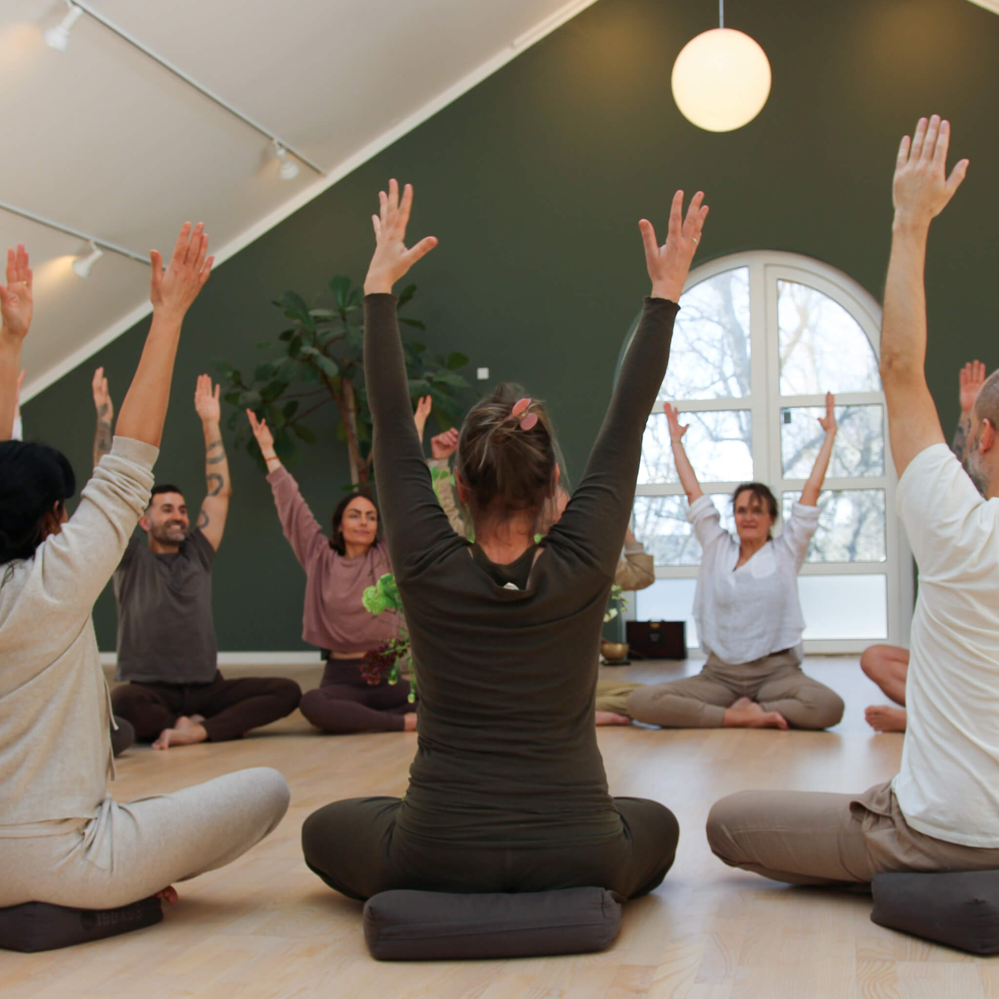 Aya house dyrker yoga